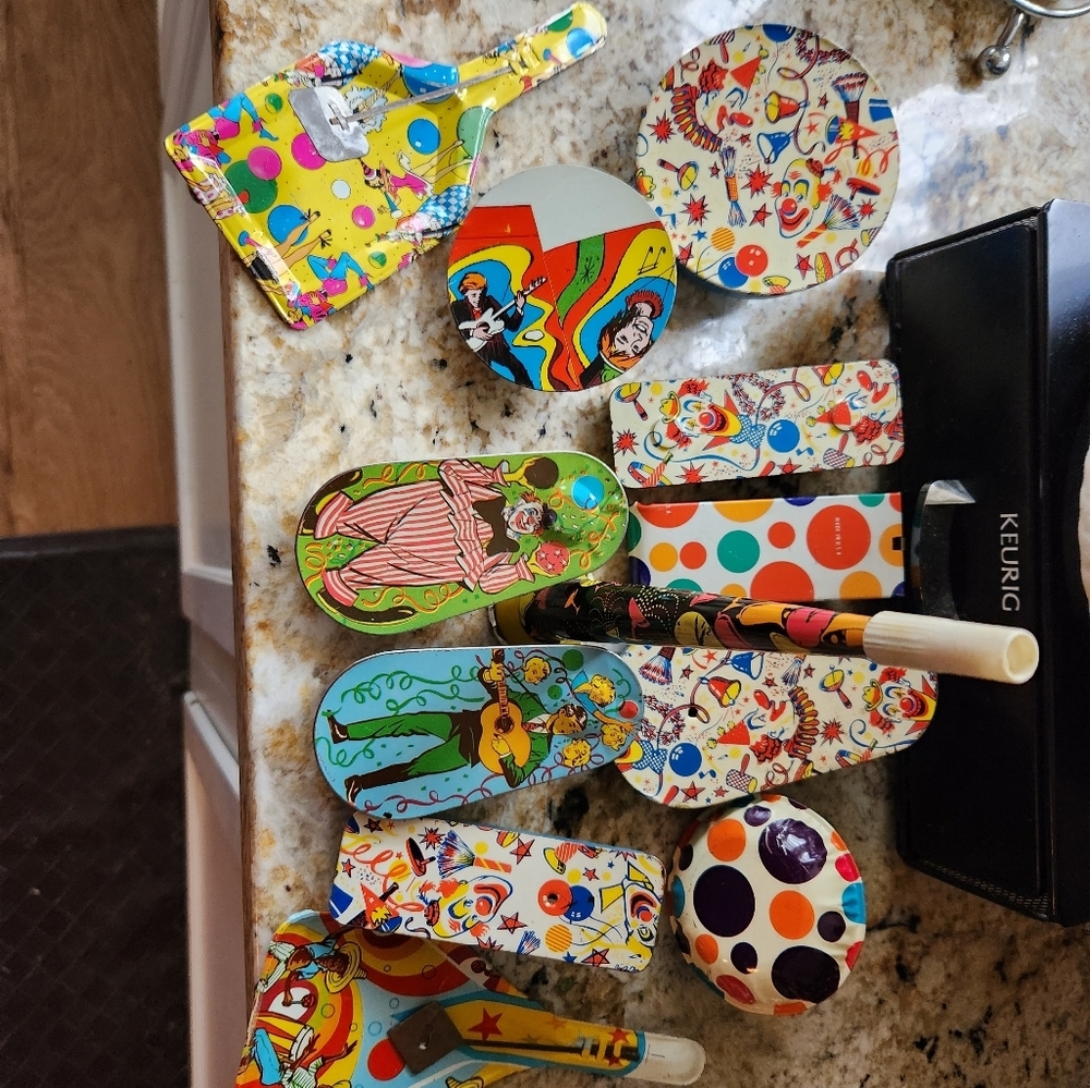 Set Of 12 Colorful Vintage Party Noise Maker Tin Spinner - Picture 12 of 13